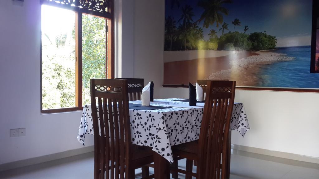 Golden Beach Rest Hotel Tangalle Exterior photo
