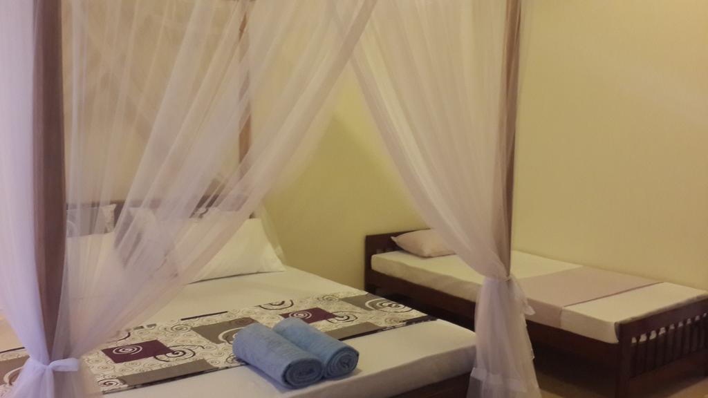 Golden Beach Rest Hotel Tangalle Exterior photo