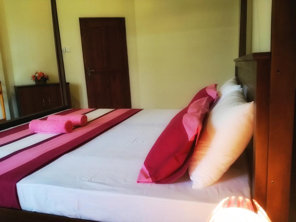 Golden Beach Rest Hotel Tangalle Exterior photo