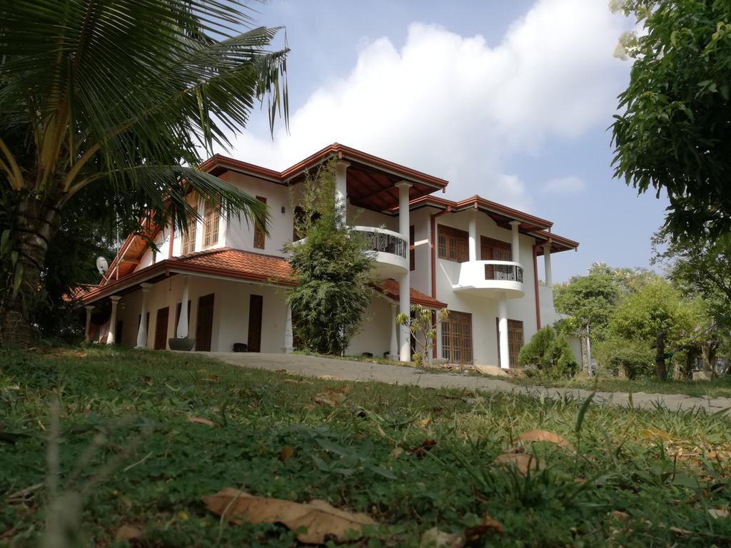 Golden Beach Rest Hotel Tangalle Exterior photo