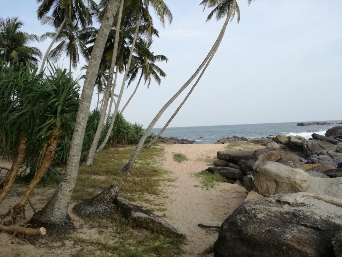 Golden Beach Rest Hotel Tangalle Exterior photo